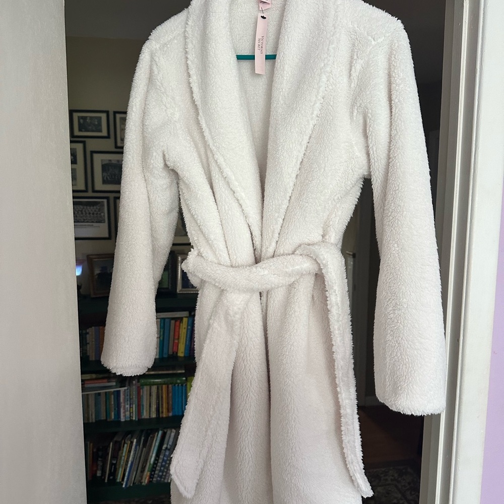 Victoria’s Secret Fuzzy White Bathrobe (XS/S)